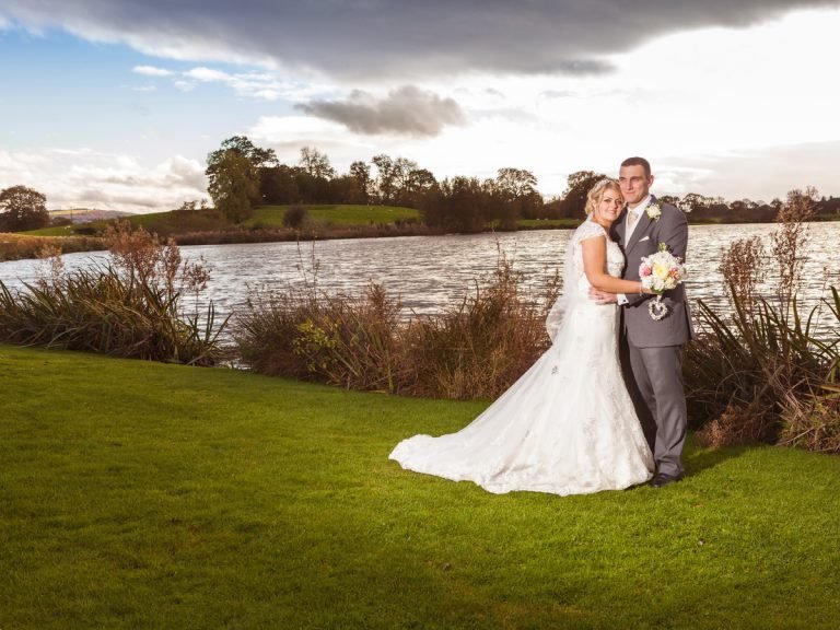 SANDHOLE OAK BARN
